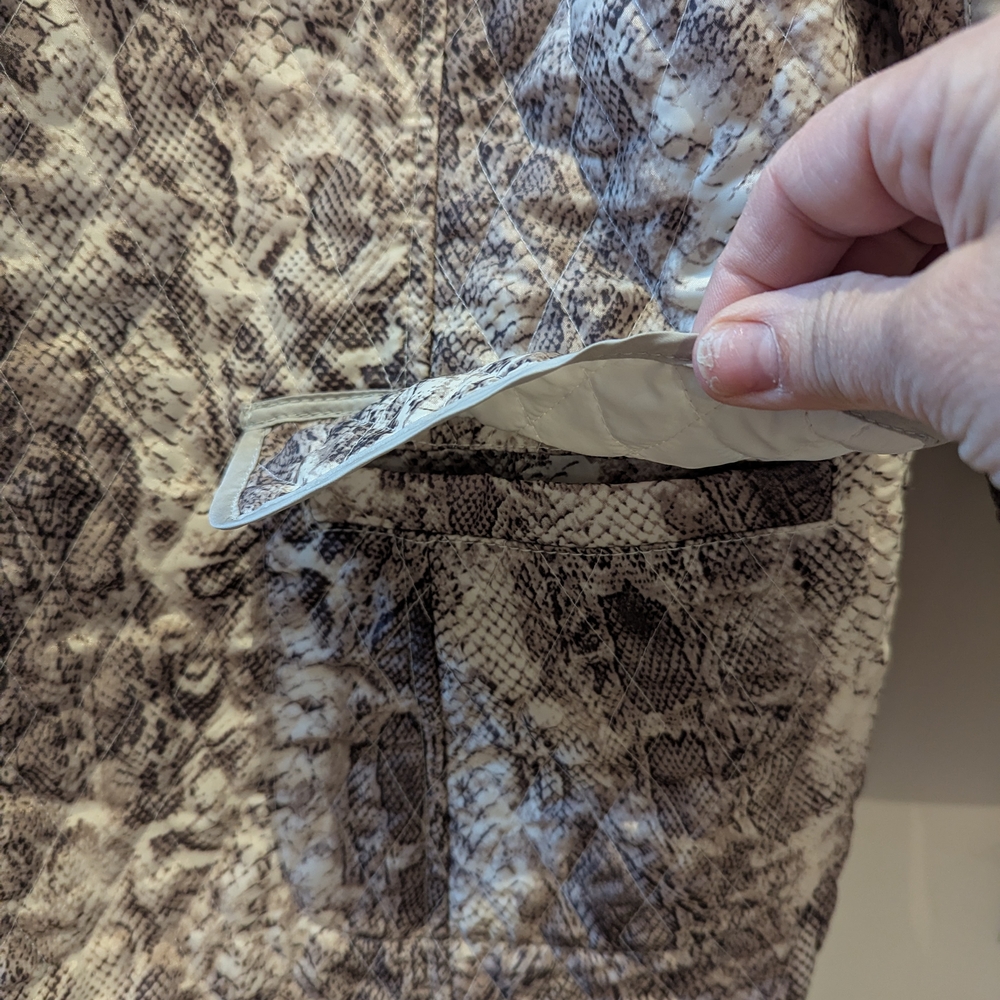Quilted Jacket with Zip Closure - Picture 3 of 7